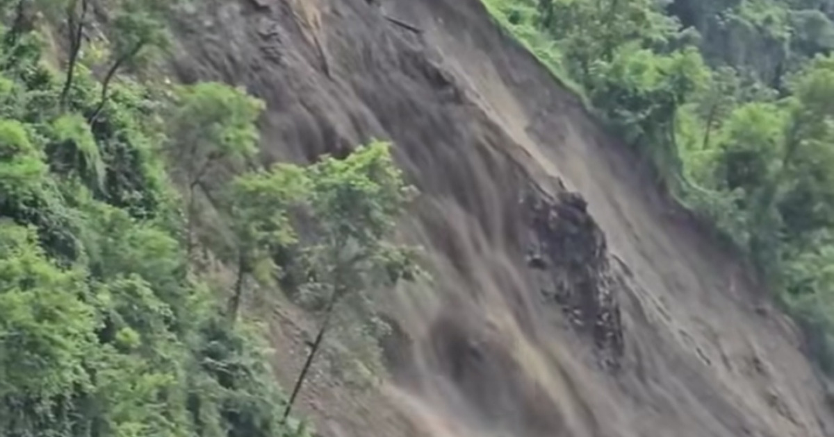 त्रिशूली बाढीले कृष्णभिरमा सडक भासियो, मुग्लिन–काठमाडौं सडक पूर्ण रूपमा बन्द
