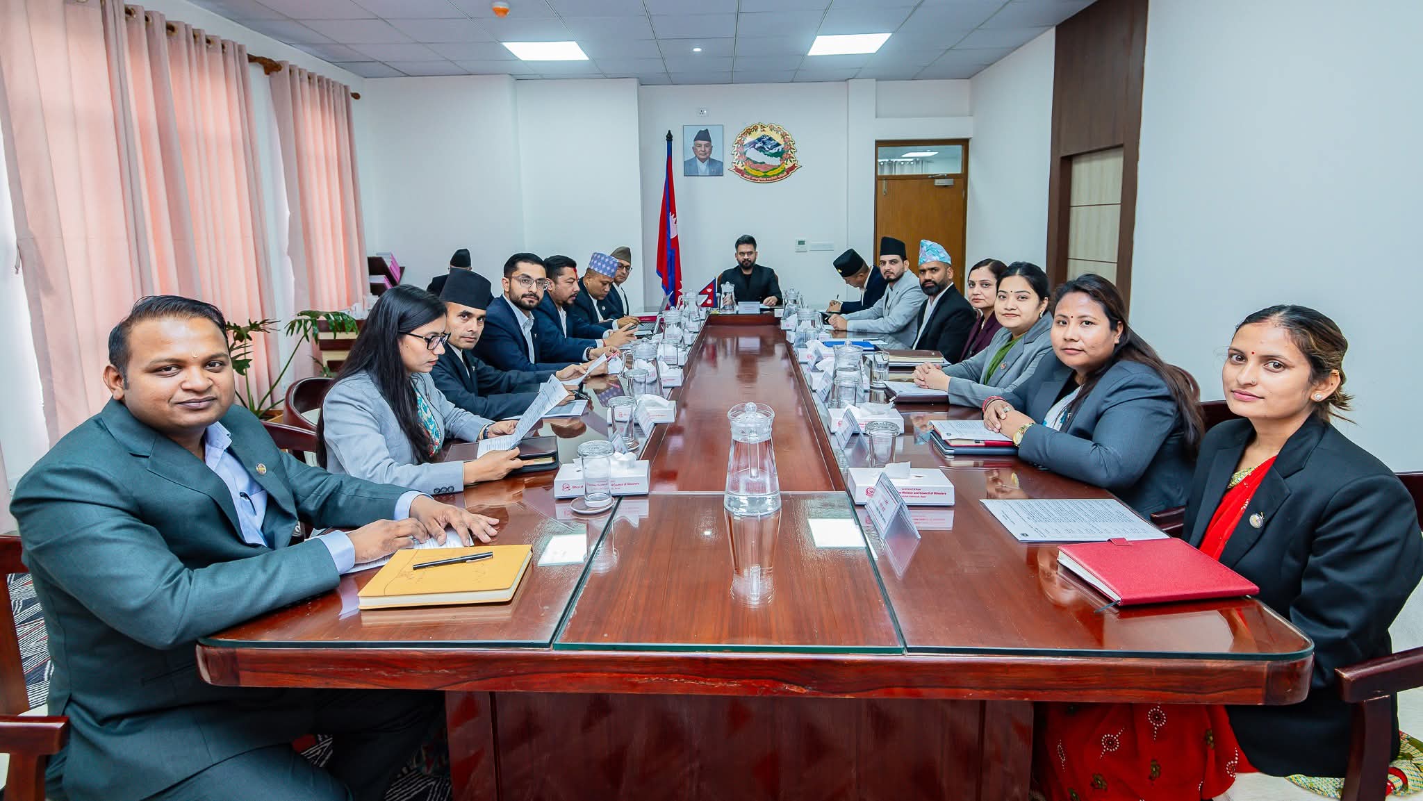 सरकारी कार्यालयमा साताको दुई दिन बिदा, झण्डै २८ अर्ब रुपैयाँ बराबरको ऋण  स्वीकार